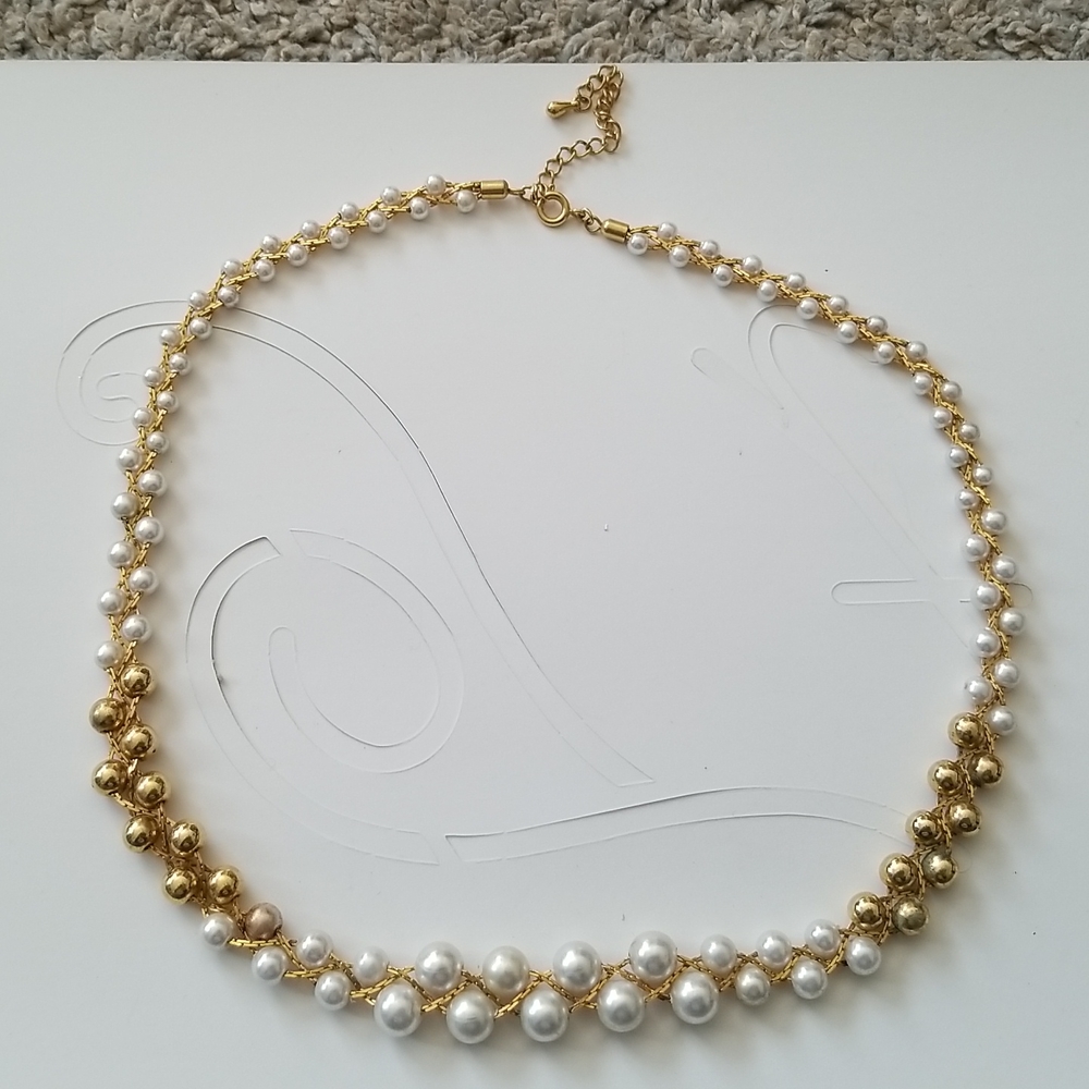 Pearl and gold plated necklace. Pearl's intertwined with gold plated chain.